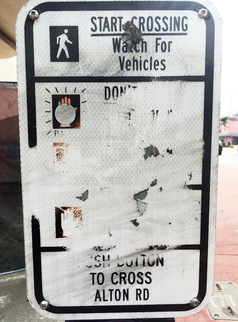 PUSH BUTTON - START CROSSING